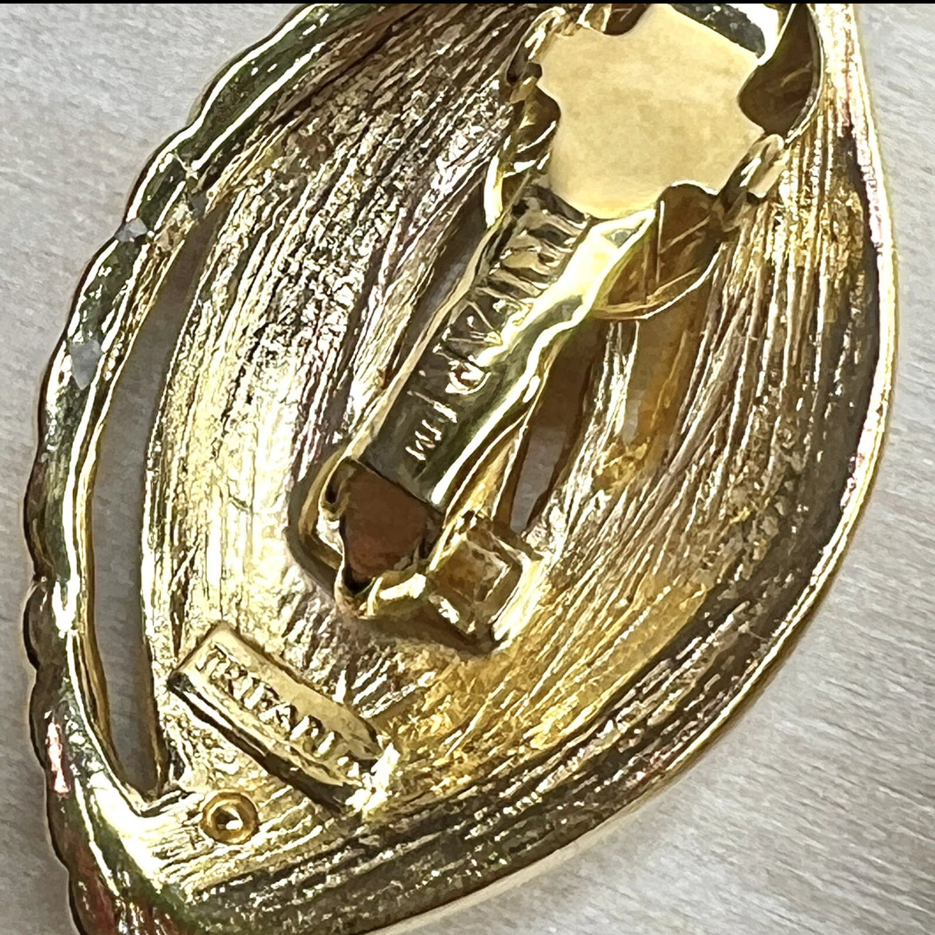 Vintage Trifari Black & White Enamel Leaf Clip On Earrings