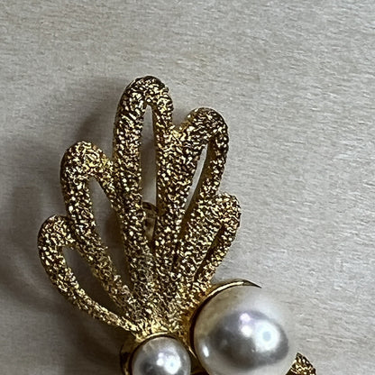 Vintage Gold Ribbon Mid Century Brooch
