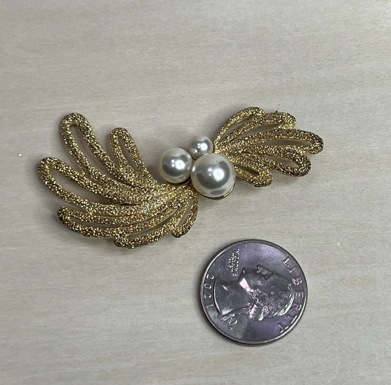 Vintage Gold Tone Ribbon & Pearl Brooch