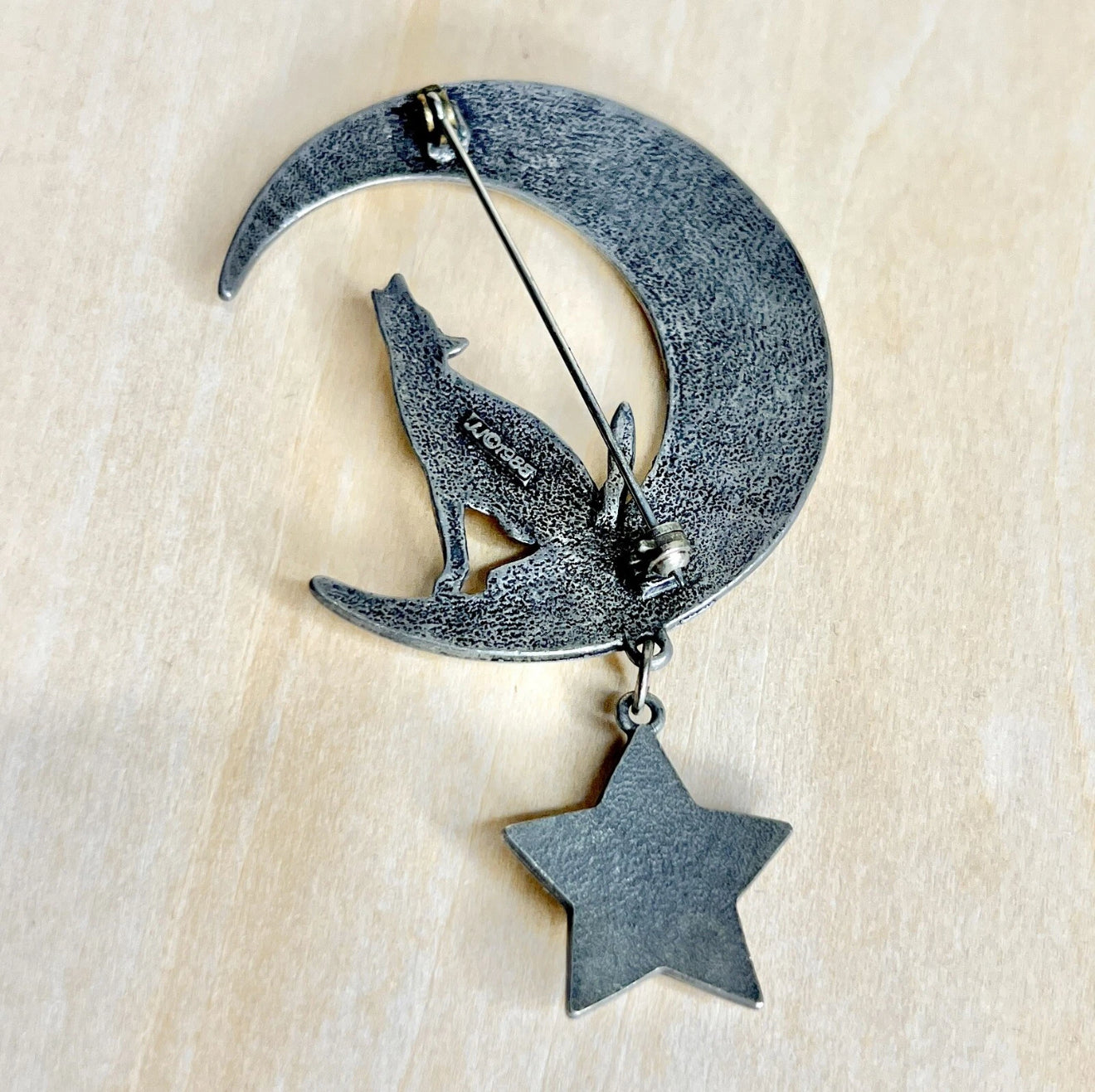 JJ 1988 Vintage Howling Wolf Moon Brooch with Star