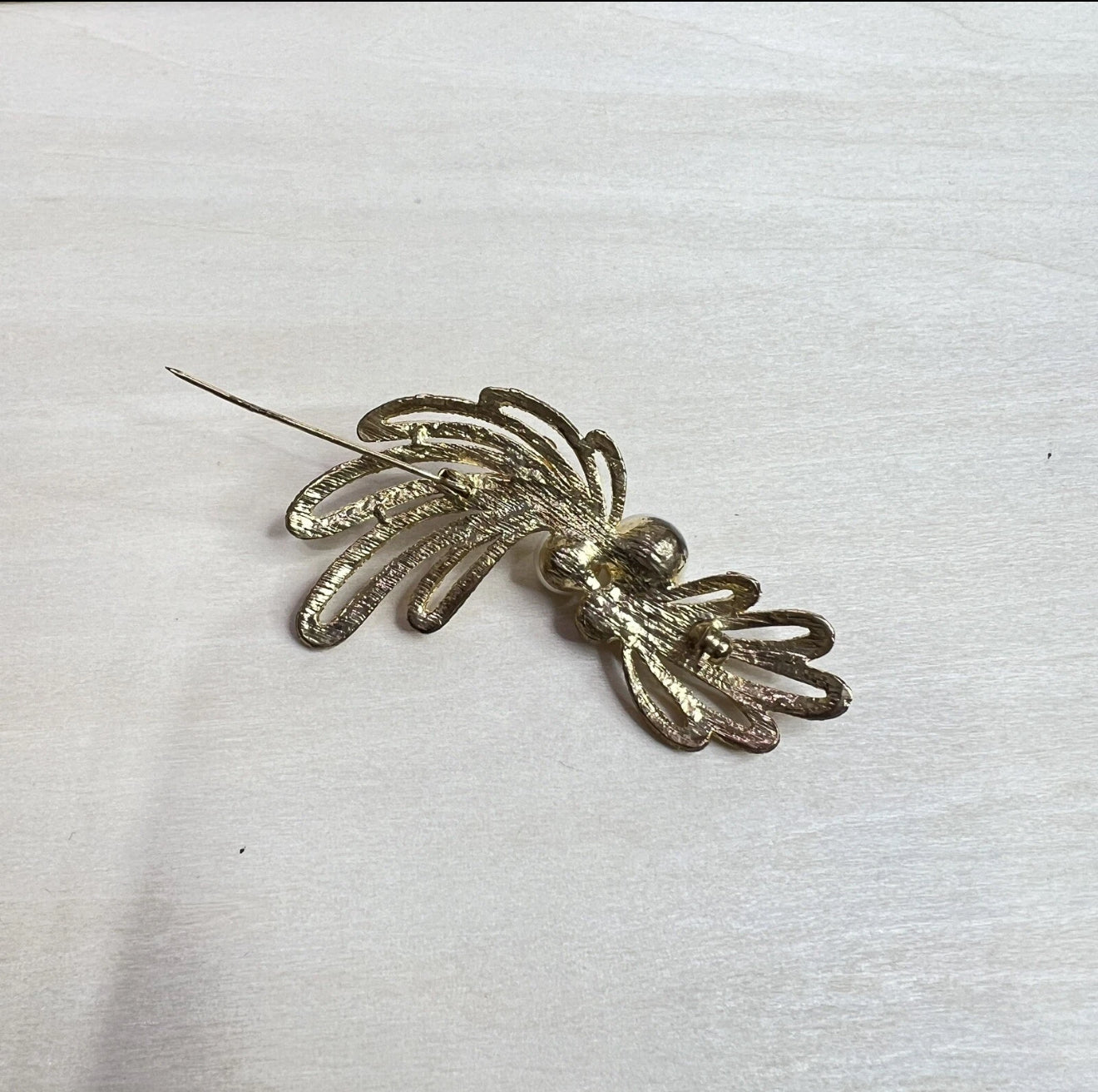 Vintage Gold Tone Ribbon & Pearl Brooch