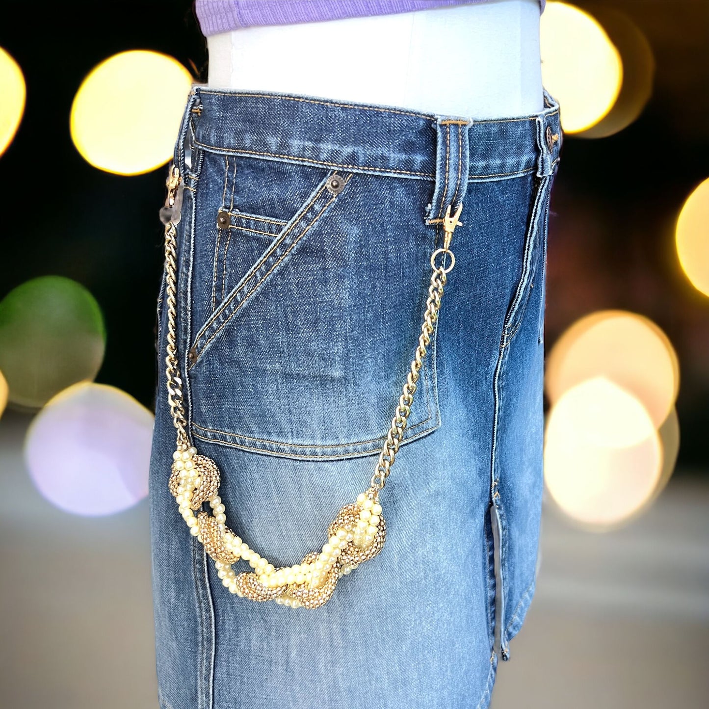 Vintage-inspired Pearl Pants Chain, a versatile accessory for jeans or bags. Displayed on a mannequin.