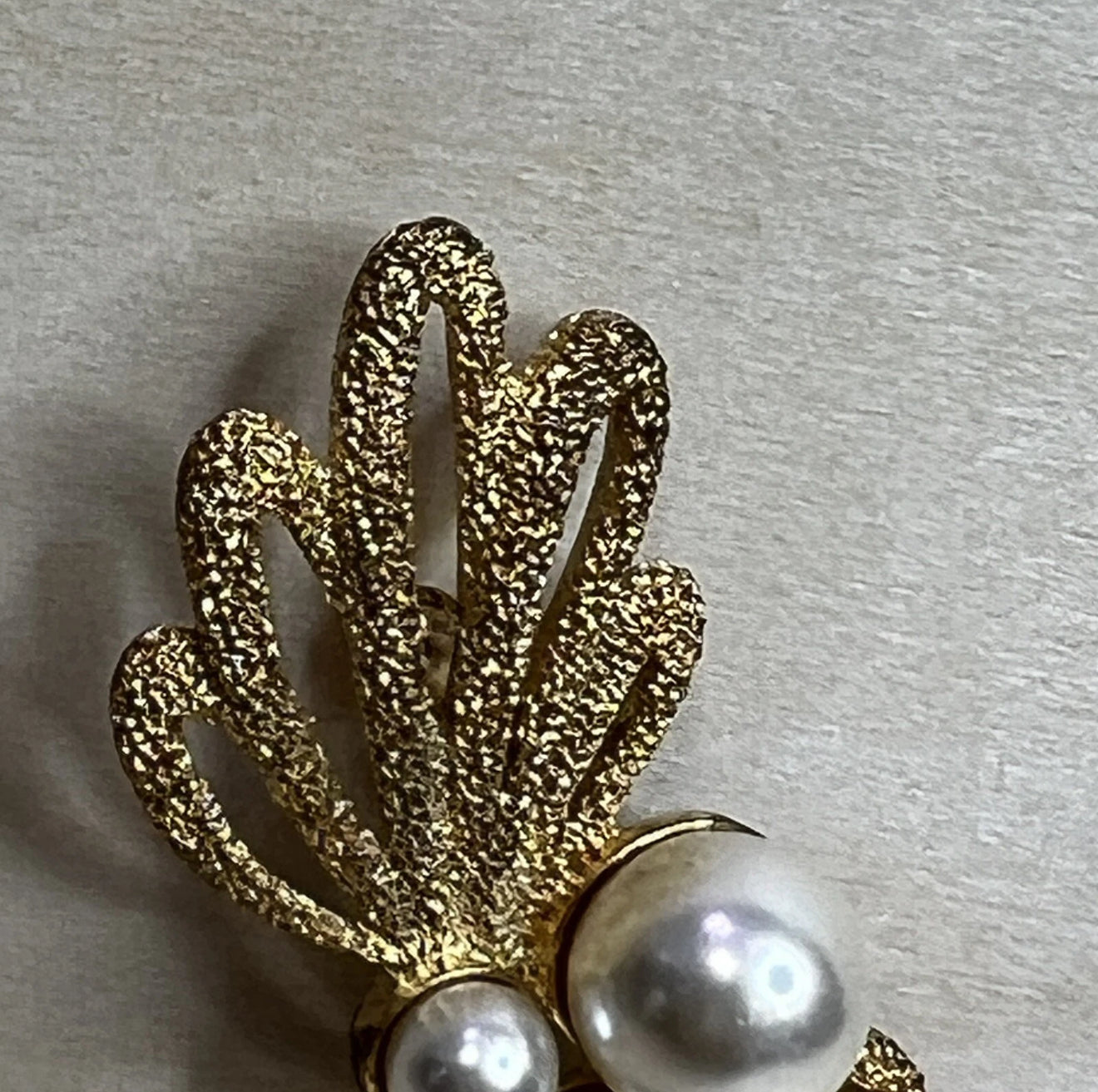 Vintage Gold Tone Ribbon & Pearl Brooch