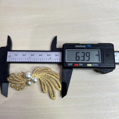 Vintage Gold Tone Ribbon & Pearl Brooch