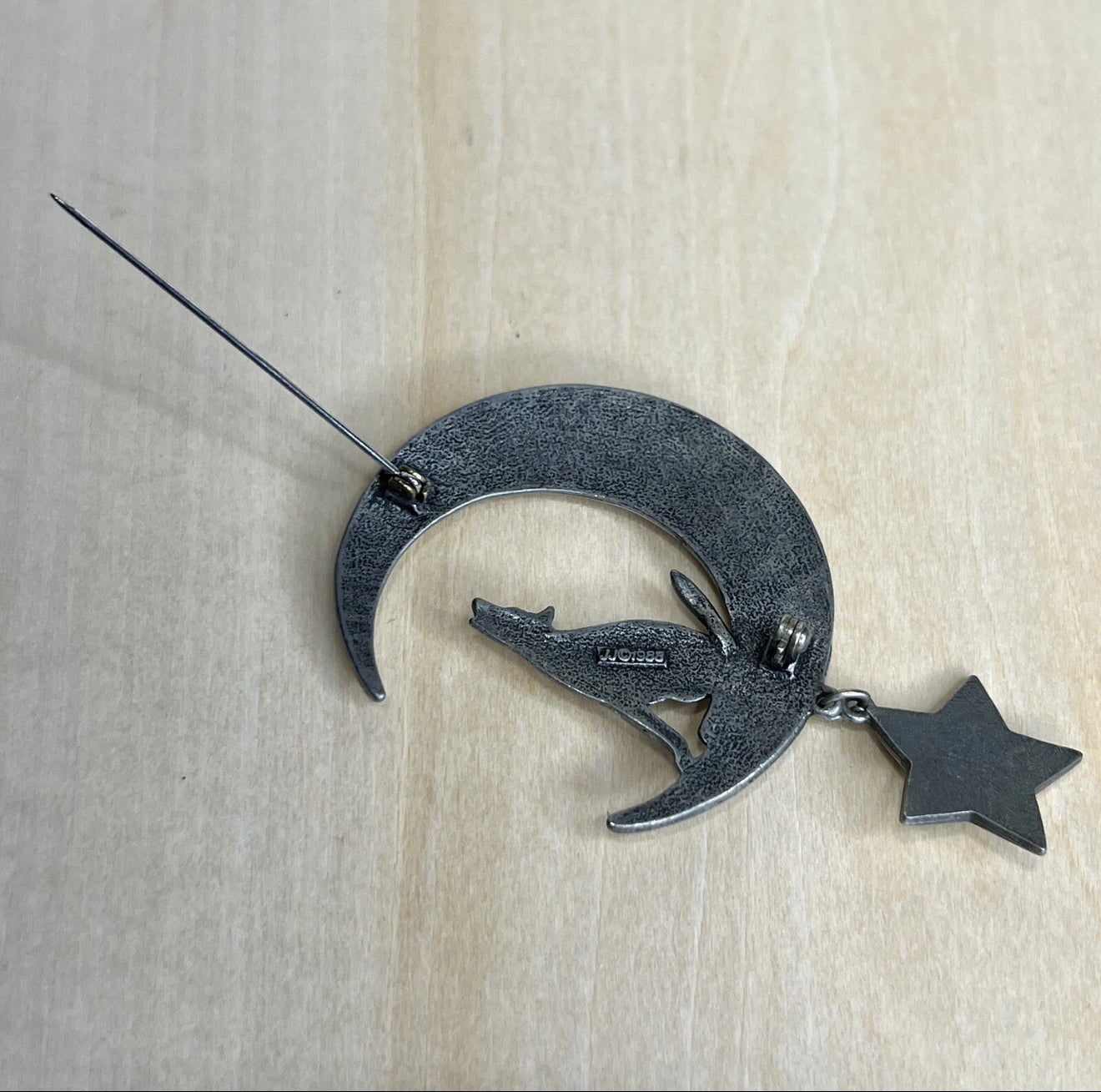 JJ 1988 Vintage Howling Wolf Moon Brooch with Star