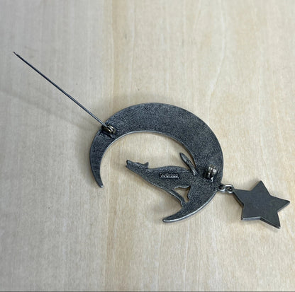 JJ 1988 Vintage Howling Wolf Moon Brooch with Star