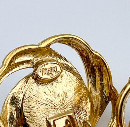 Trifari White & Gold Vintage Clip On Earrings