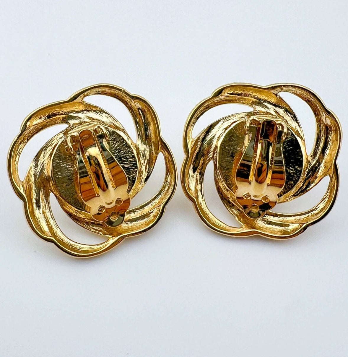 Trifari White & Gold Vintage Clip On Earrings