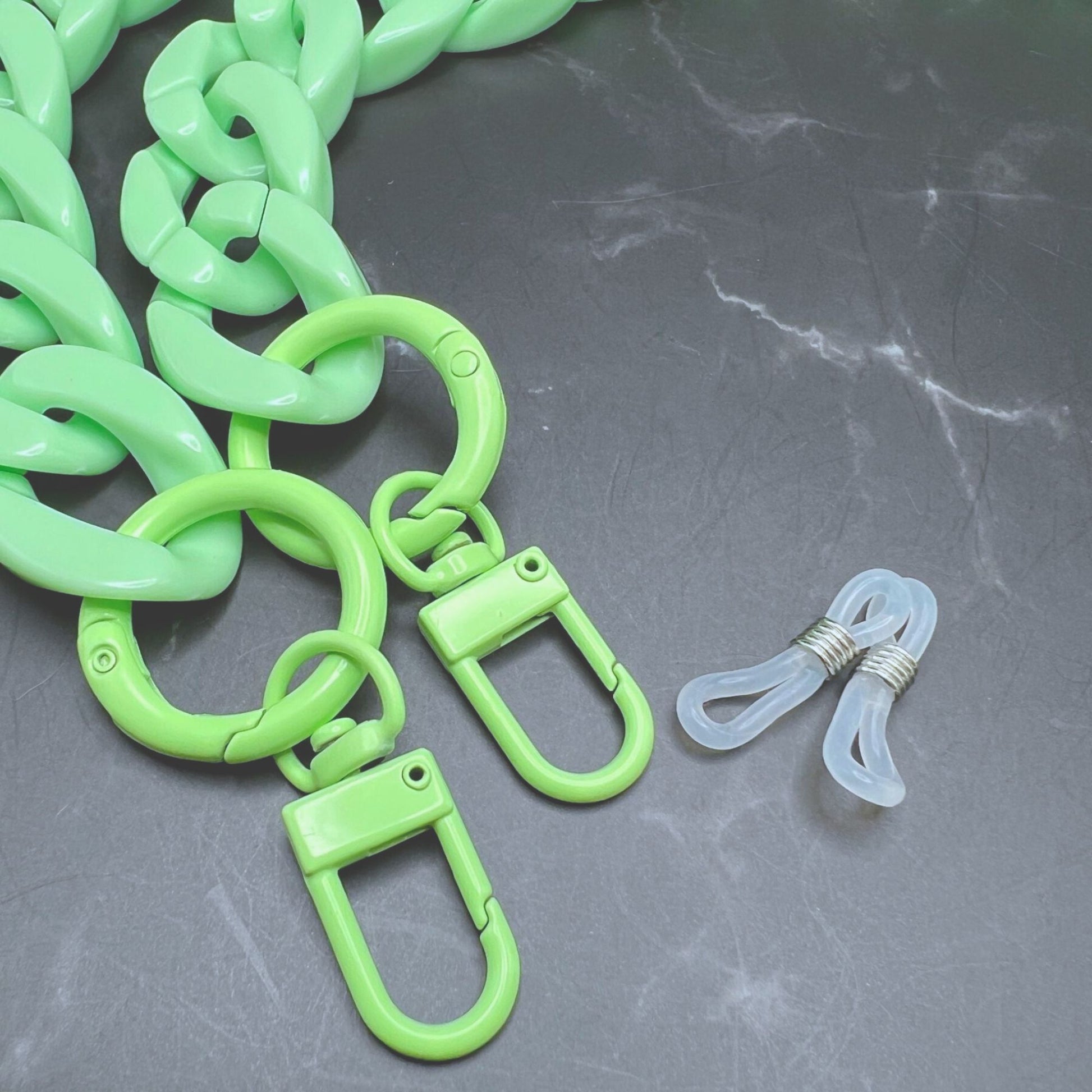 Versatile Green Chunky Chain Link Lanyard for glasses, keys, badges, or masks.  Close up of the rubber glasses rings.